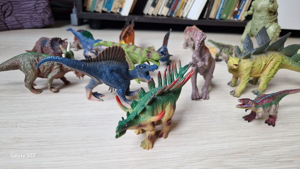 Dinozauri diverse mărimi