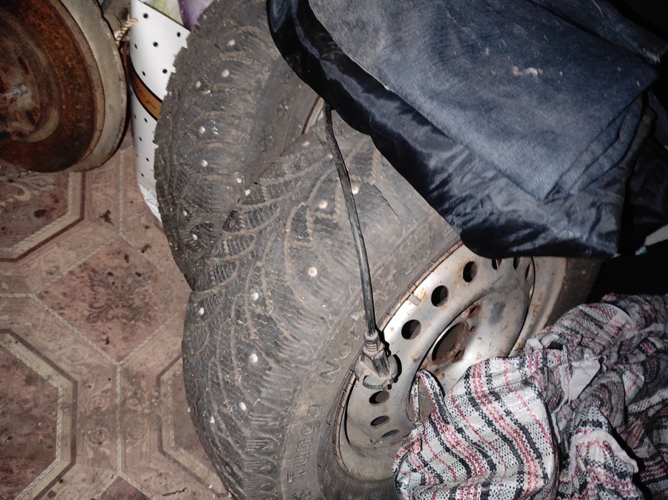 Продам зимний покрышки стойки ss20 гранта в сборе