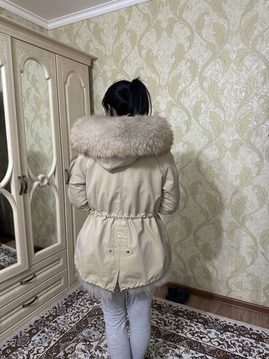 Продам верхнюю одежду женскую