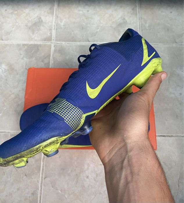 Ghete de Fotbal Nike Mercurial