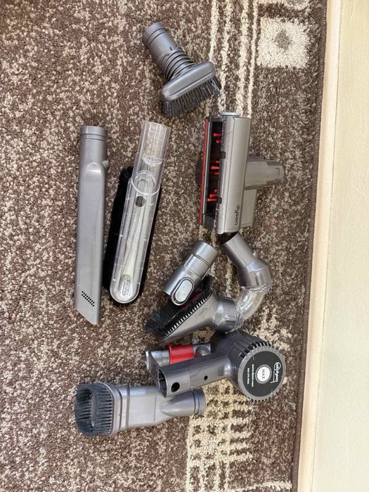 Части +нови пристивки/накраиниц за прахосмукачка dyson