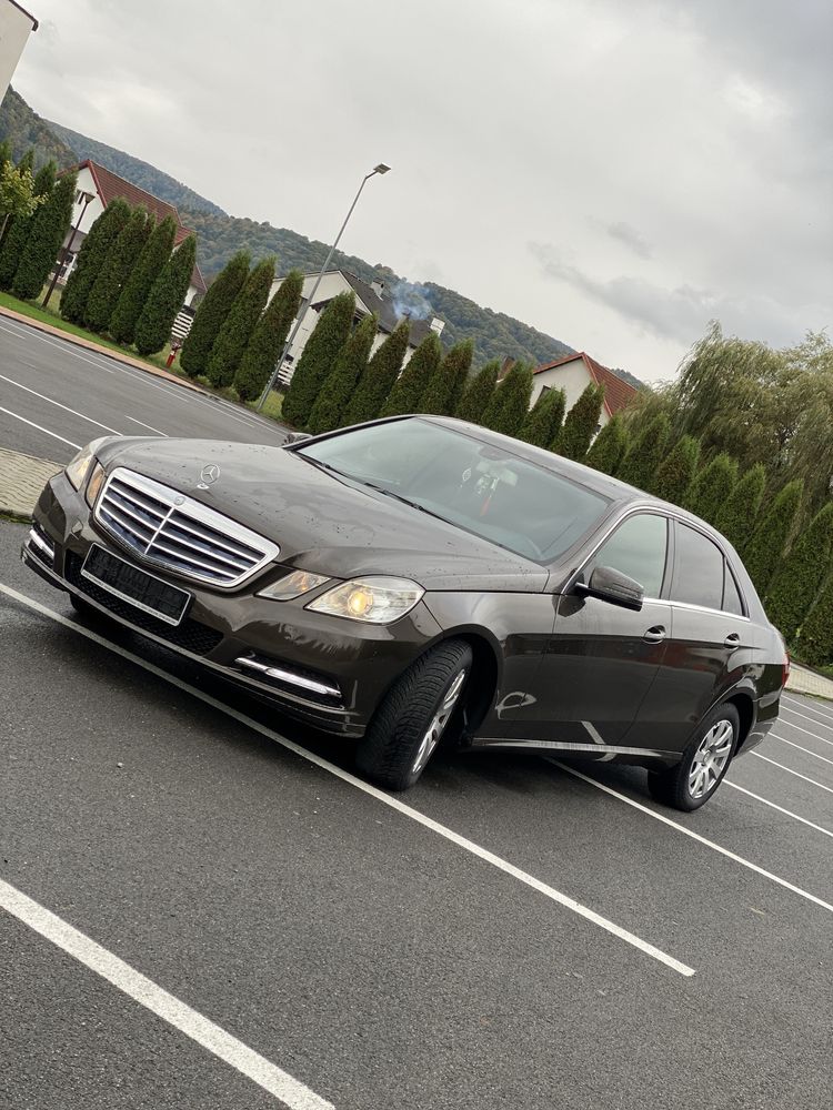 Vând Mercedes E-200 CDI