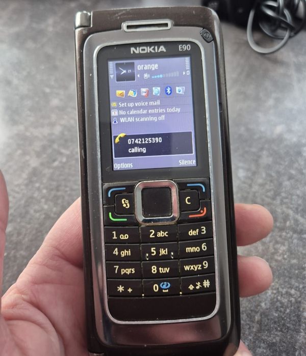 vand telefoane Nokia E90..E71-.6300..3310-1020 si Asha.functionale