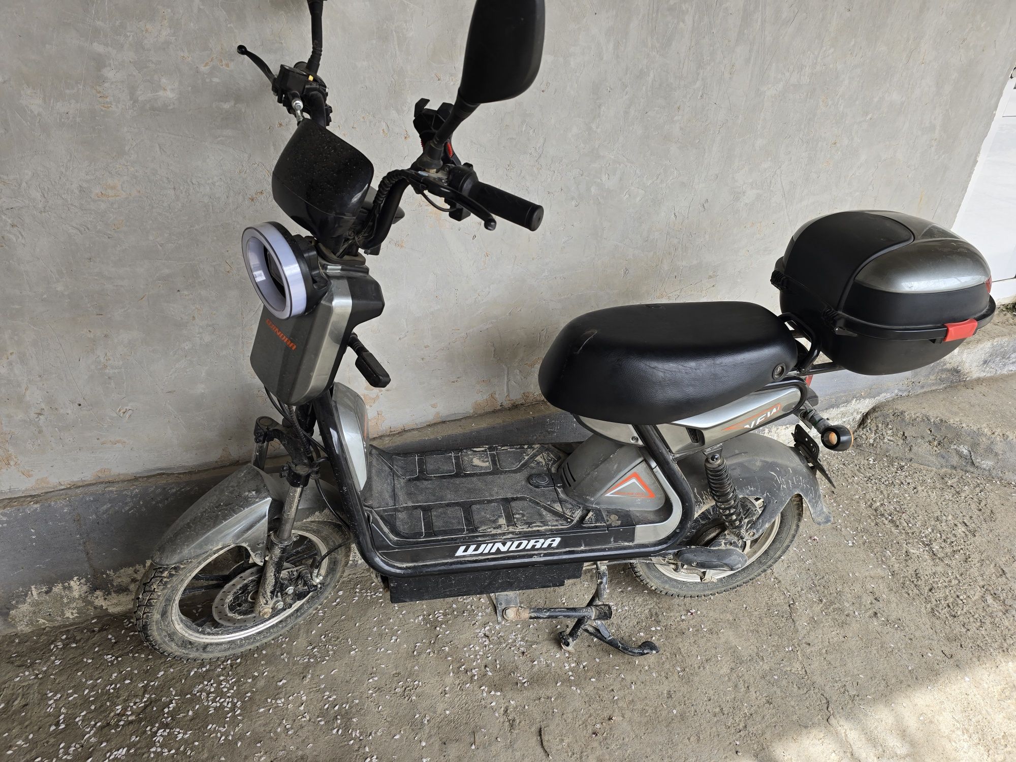 Skuter sotlad juda juda srochni pul kerak