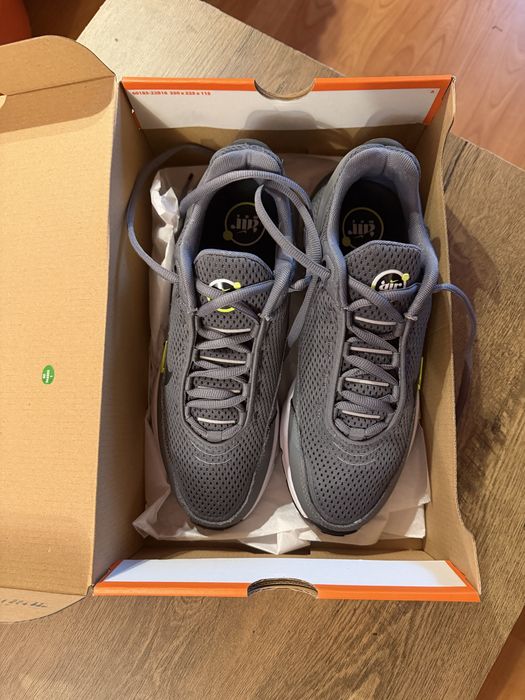 Pantofi sport Nike nefolositi