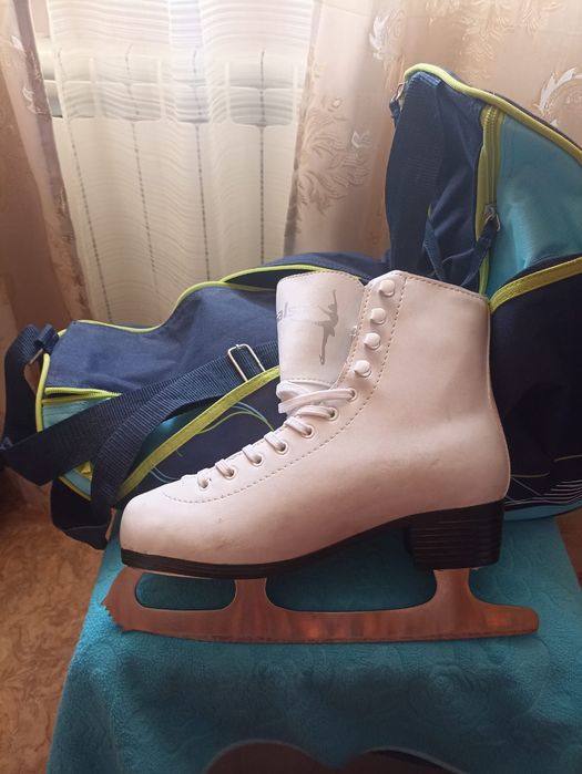 Фигурные коньки 38 р-р женские