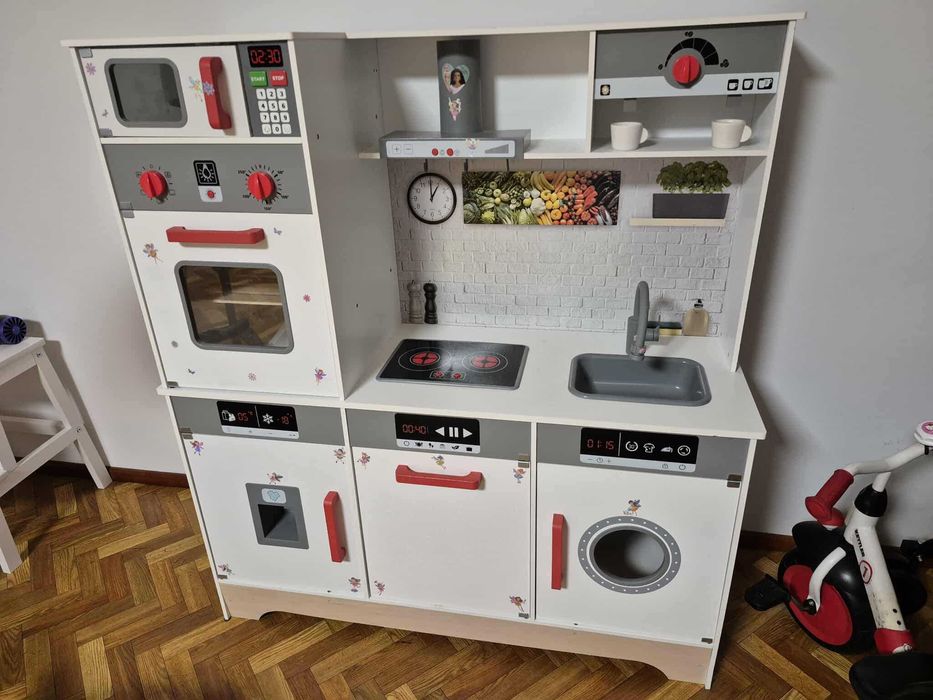Bucatarie din lemn pentru copii + accesorii