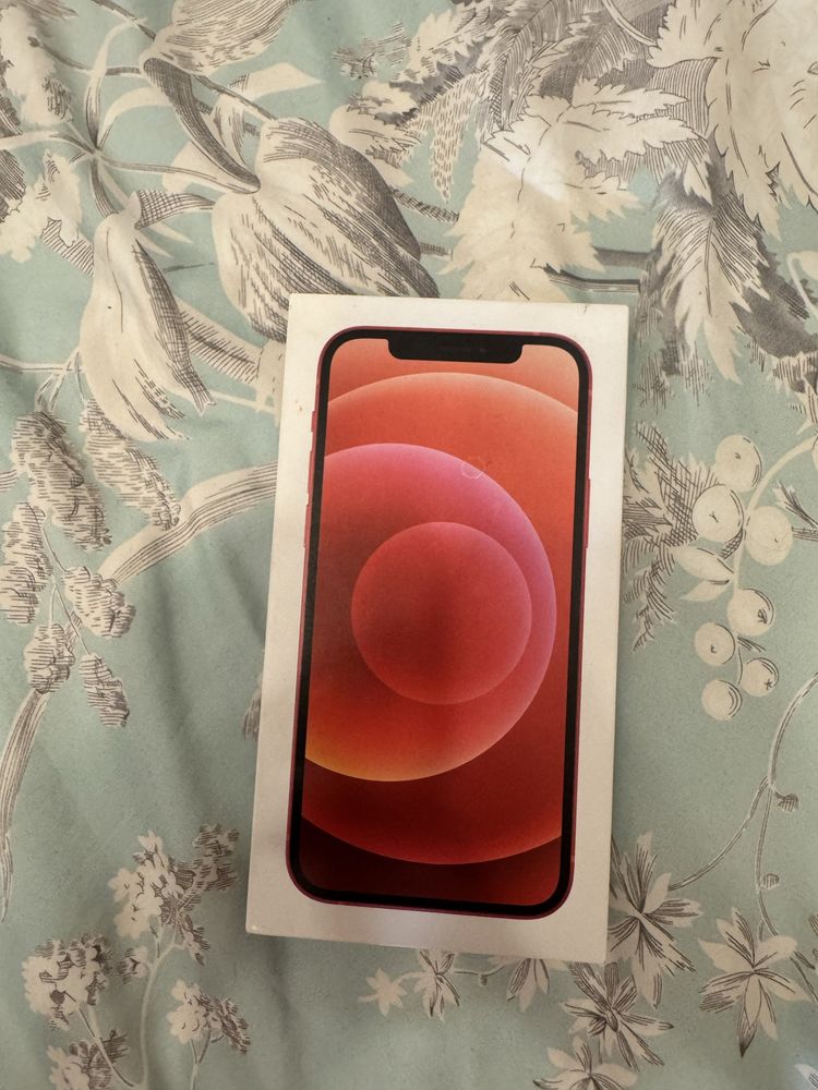 iPhone 12 - телефон