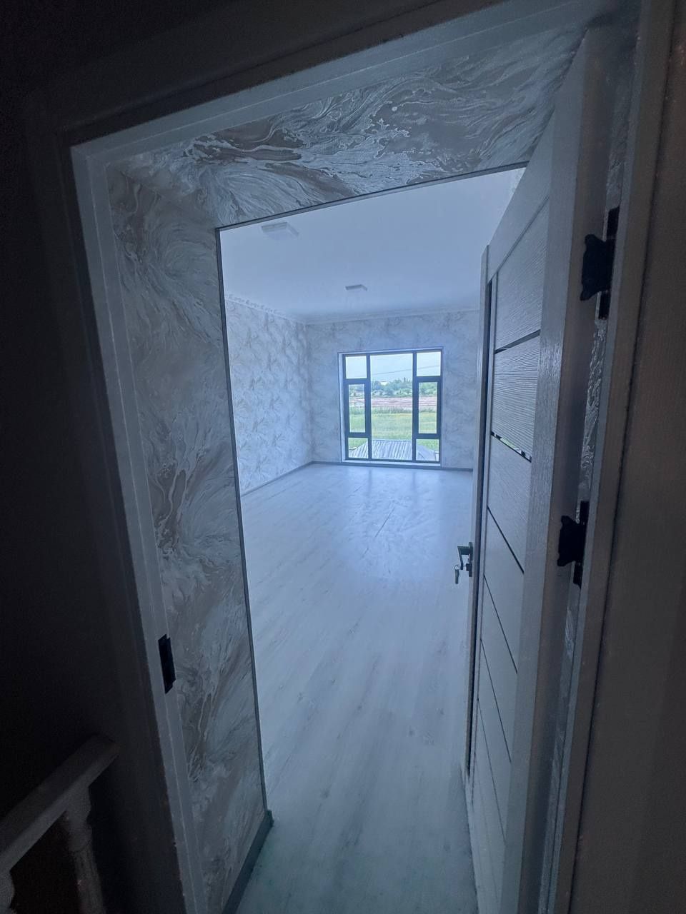 Raysentr Xalq bank orqasida 2 etaj  150m2