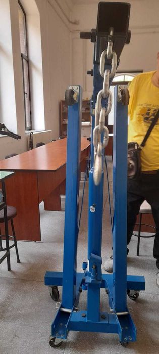 Macara hidraulica folosita in atelierele mecanice