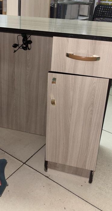 Стол рабочий для бутика