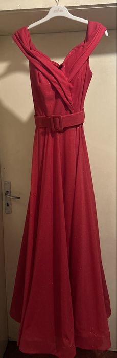 Червена официална рокля