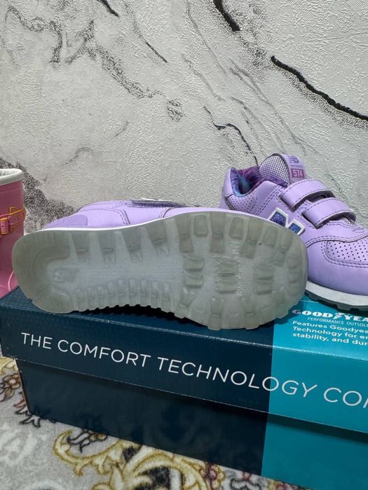 Обувь на девьчку кроссовки