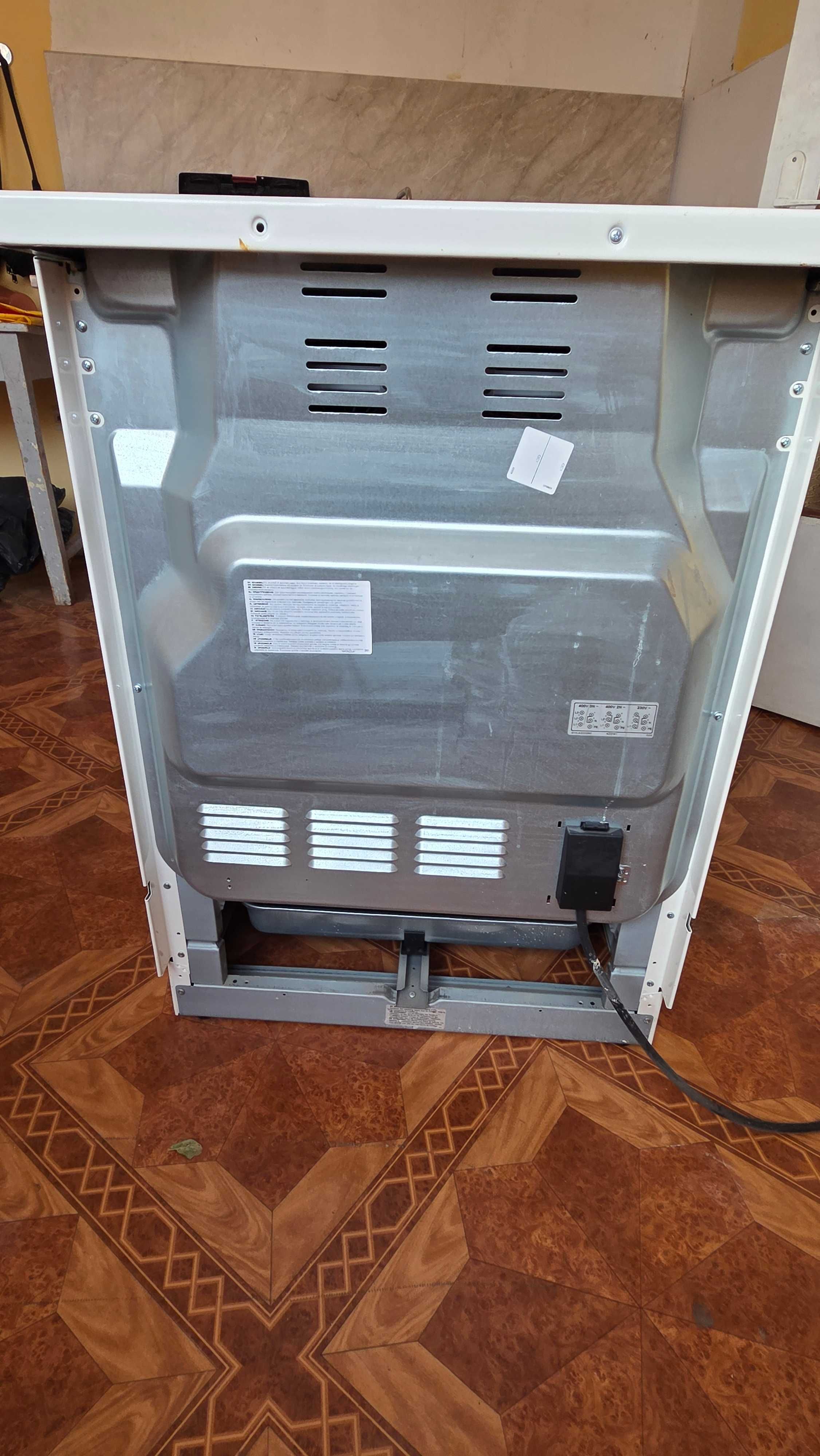 Готварска Печка Gorenje EC67CLI  със стъкло керамичен плот.