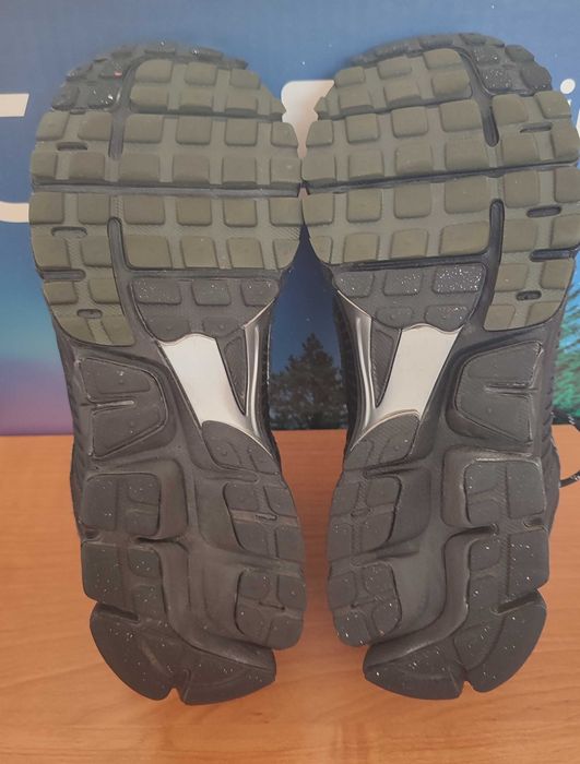 Adidasi Nike Vomero 5
