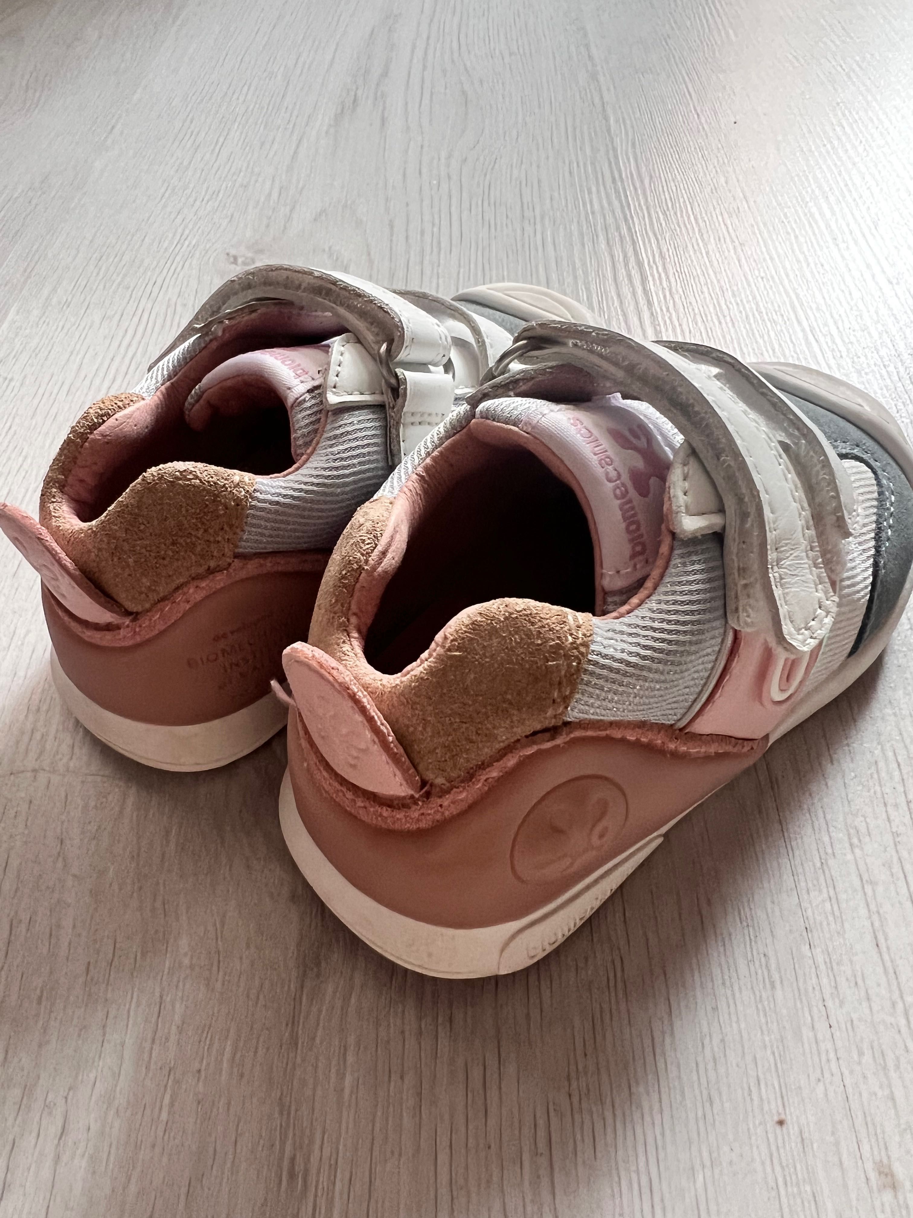 Бебешки обувки за прохождане biomecanics