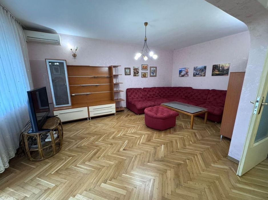 Тристаен апартамент, под наем, Конфуто