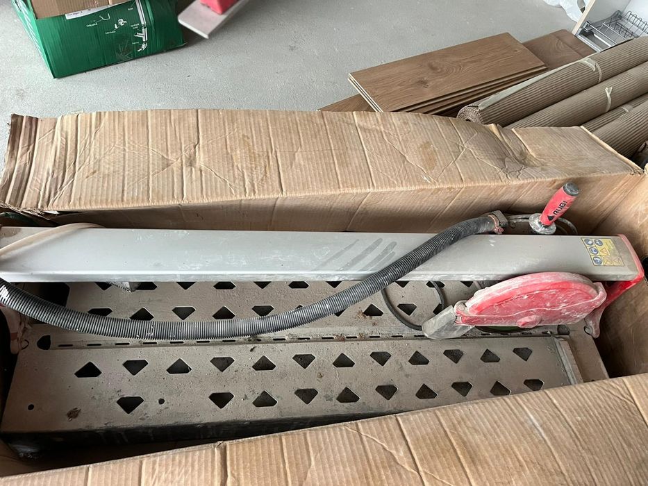 Vand scule DEWALT, cumparate de noi dre la YALCO