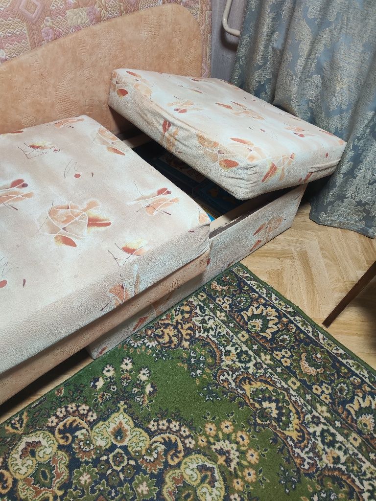 Угловая тахта с отделом для хранения