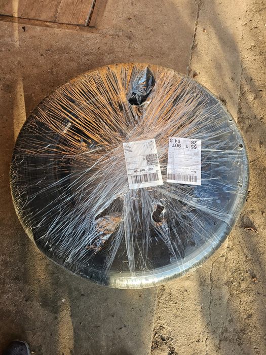 Vând 4 anvelope noi Pirelli Scorpion Winter 235/65 R18 110H DOT 2022,