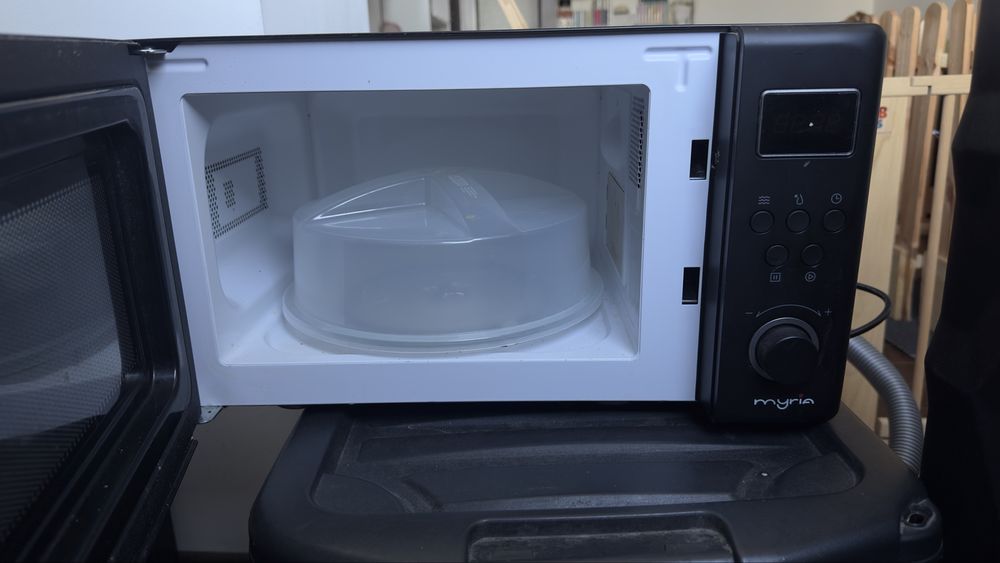 Cuptor cu microunde Myria MY4463BK, 20l, 700W, negru