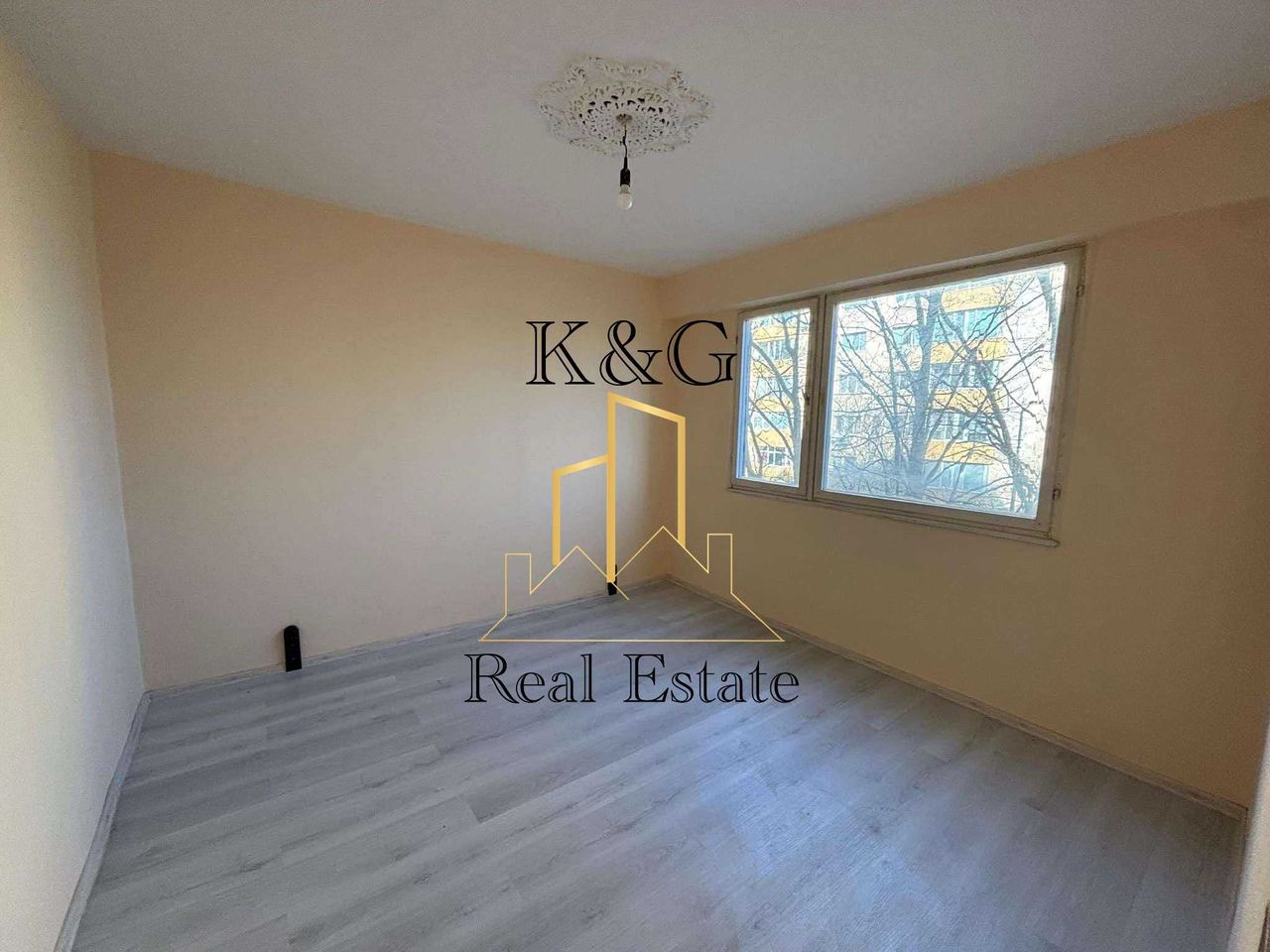 Продава се Двустаен апартамент в Разград, Орел - 64 кв.м за 957 €/кв.м - Снимка #2