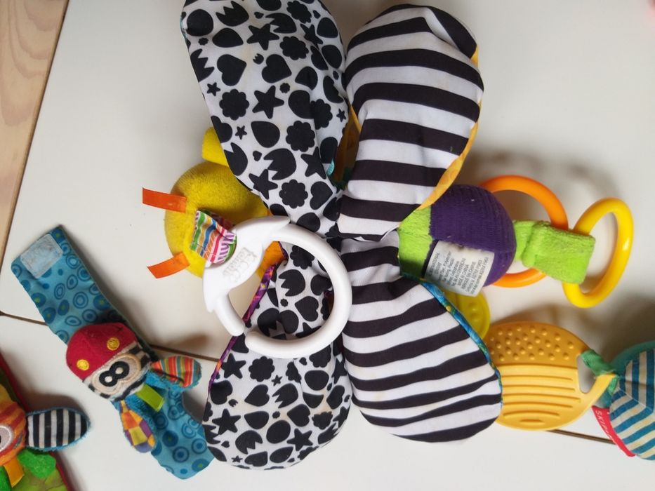 Set 3 jucarii premiate pentru bebelusi (0-18 luni)