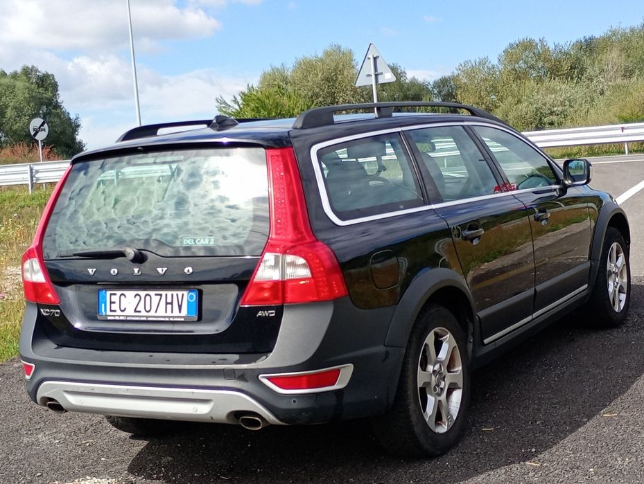 Vând Volvo XC70 4WD 2.4diesel 205cp automat SUMUM