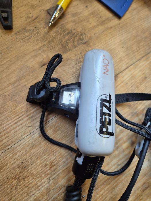 Челник Petzl Nao не зарежда