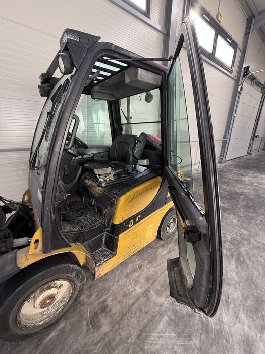 Motostivuitor 2,5t cabina inchisa 2010 GPL