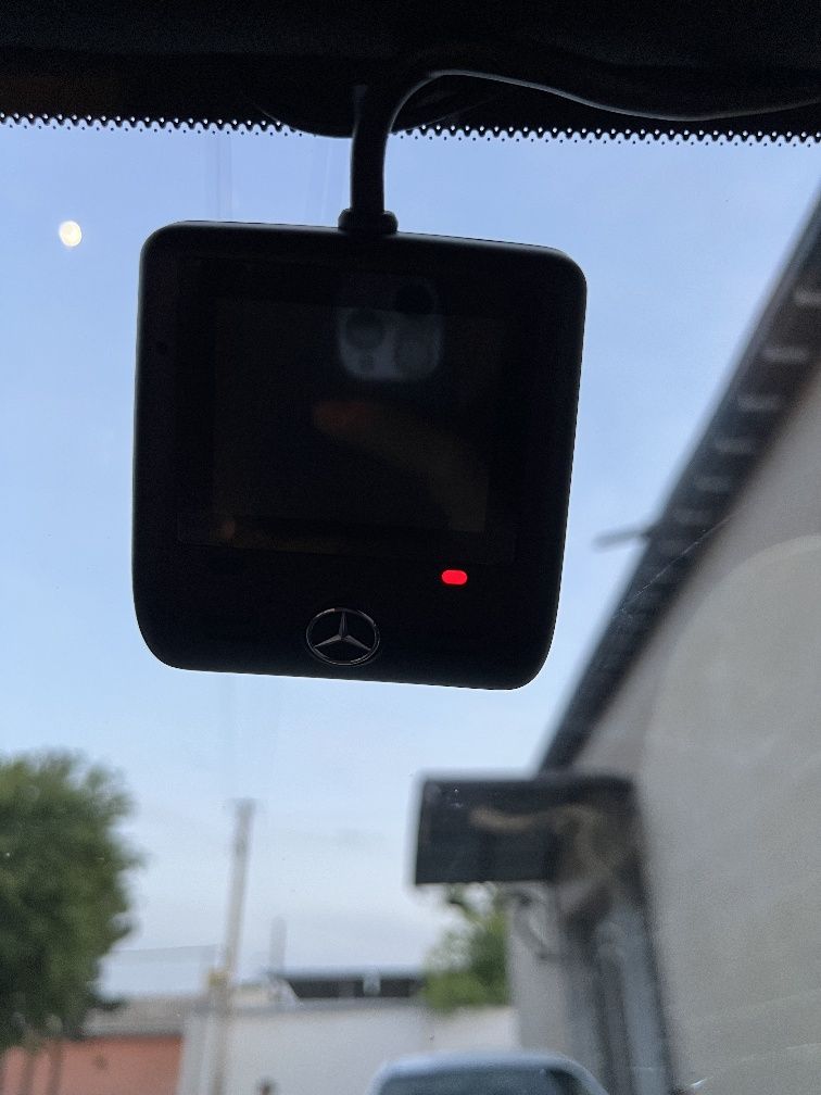 Mersedez benz EQB 300 srochno