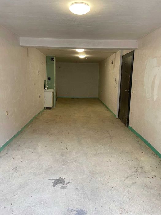 Под наем / Двоен Гараж / 300 лв. / Варнa / КОЛХОЗЕН ПАЗАР /