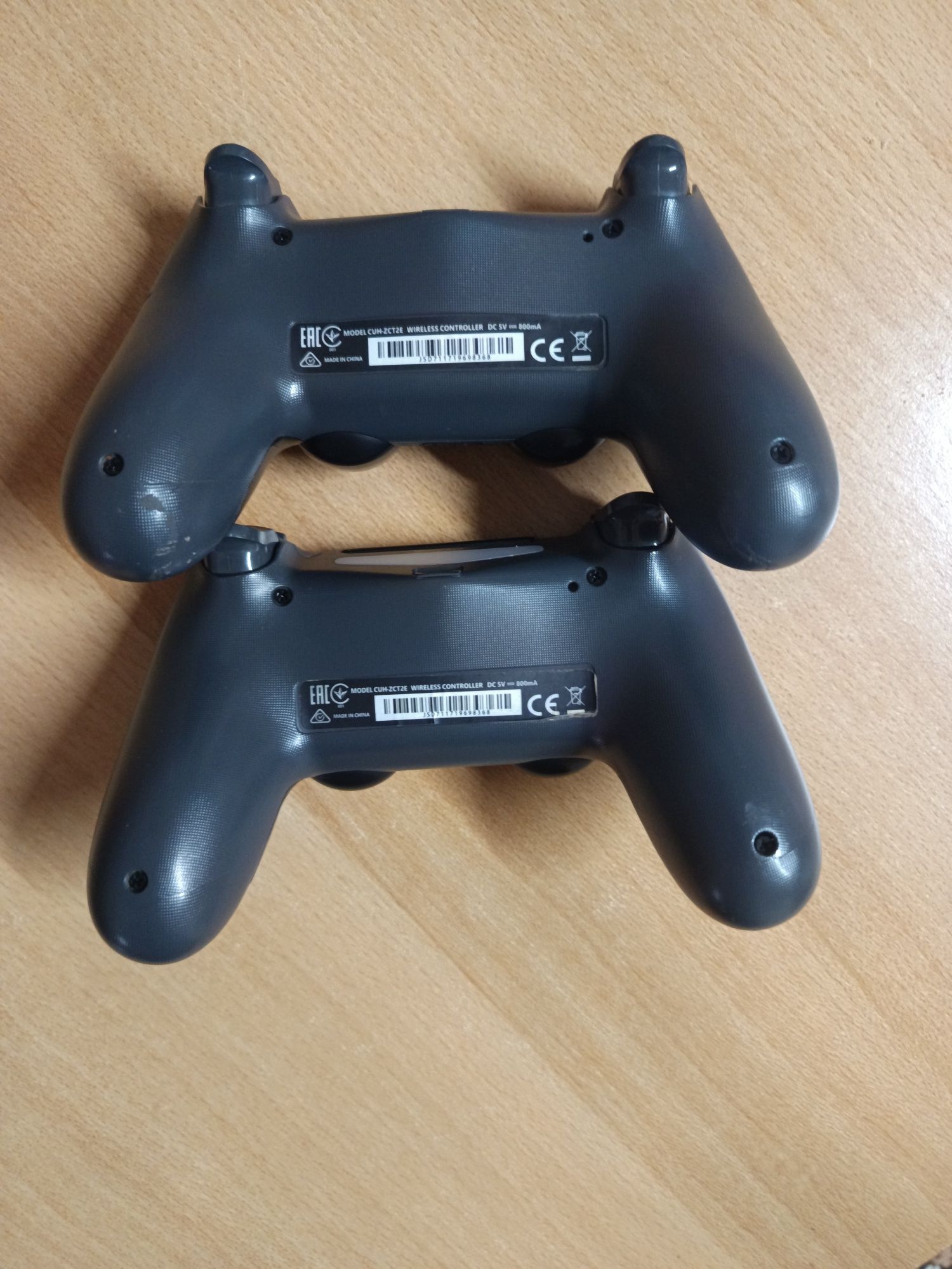 Vând controlare pentru PS 4