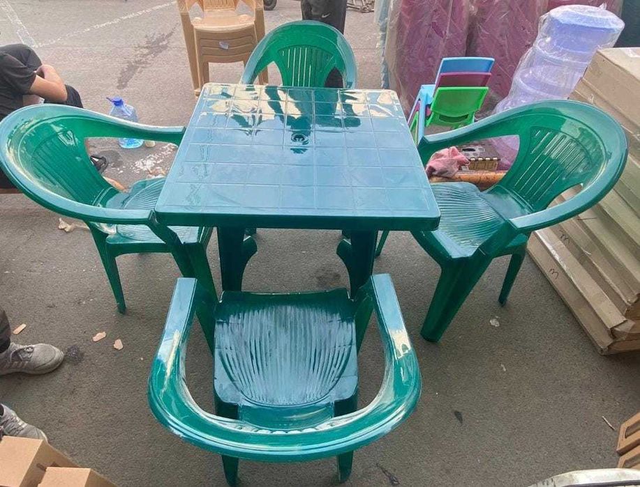 Стол пластиковый