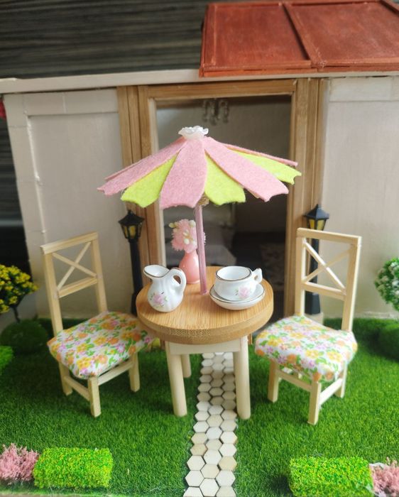 Дървена къща за кукли