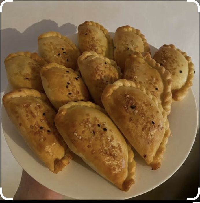 Выпечка самса, чебуреки, булочки