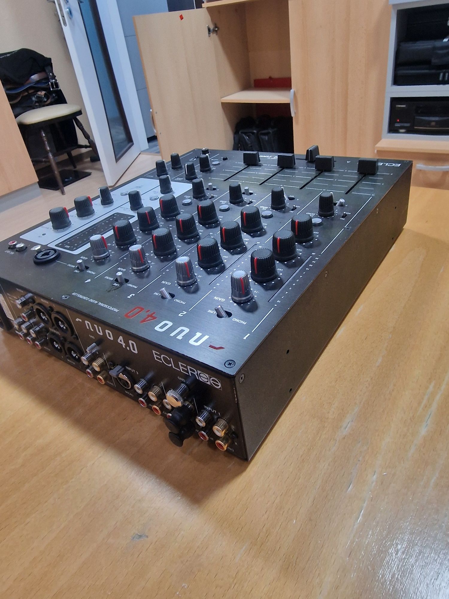 Продавам DJ  миксер  ECLER NUO 4.0.