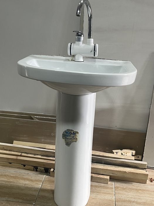 Продам раковину со смесителем