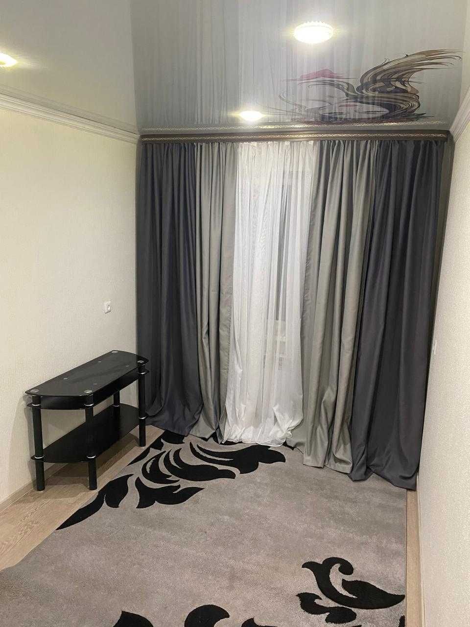 Тумба стеклянная