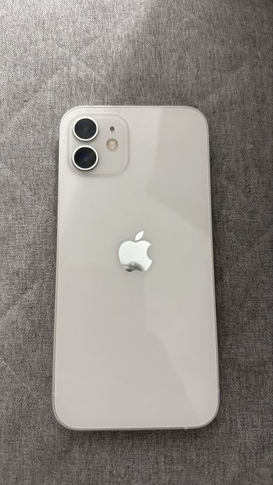 Продам айфон 12 в хорошем состоянии