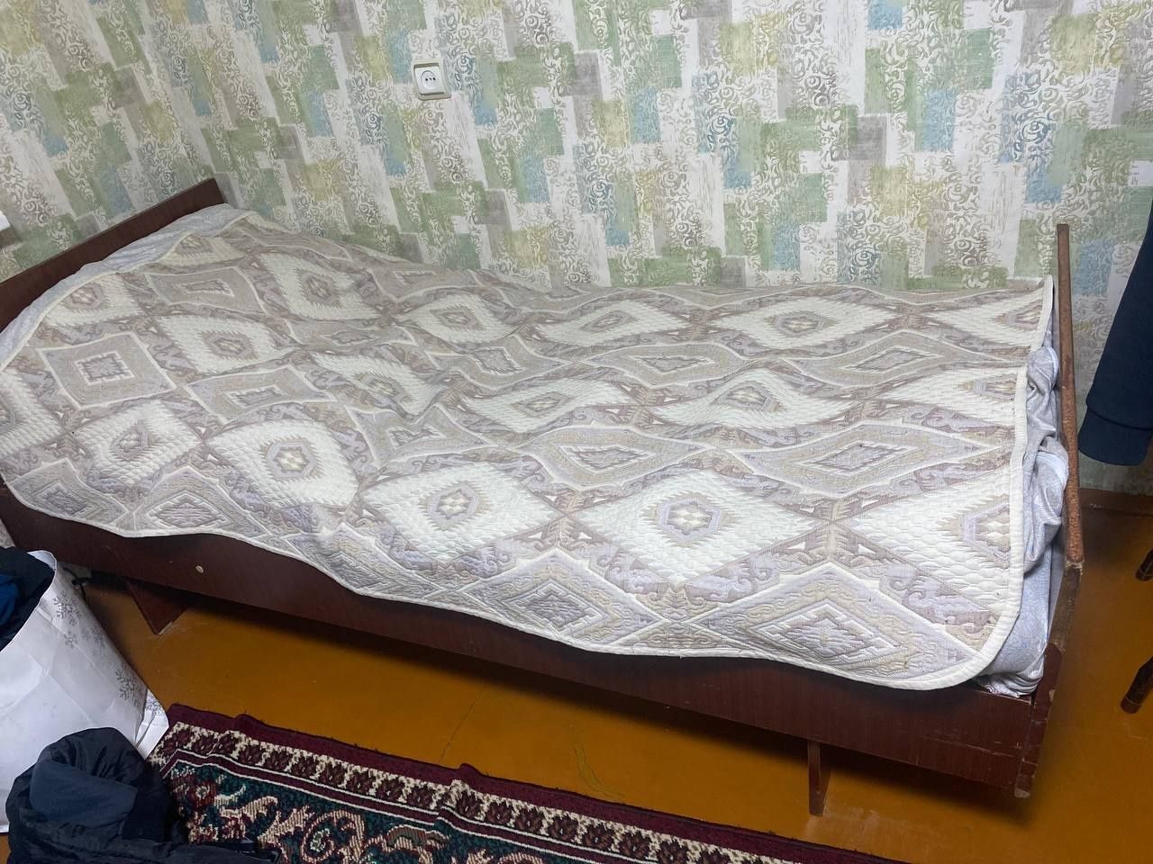 Продаётся срочно кровать
