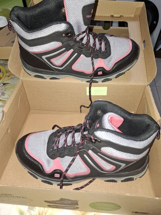 Дамски туристически обувки