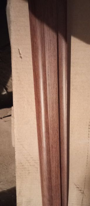 Плинтуса продам .