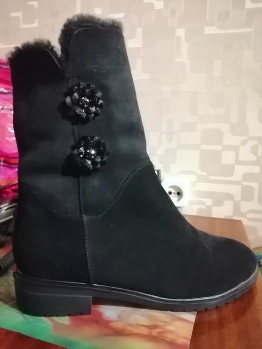 Продам новые женские сапоги