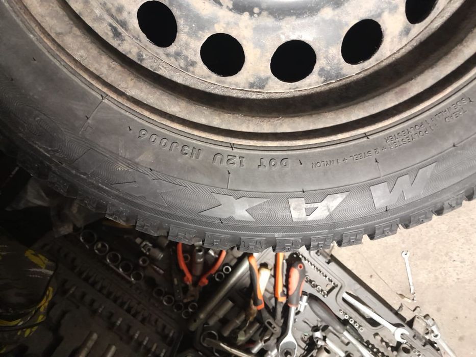 Продам диски с шинами 5х112