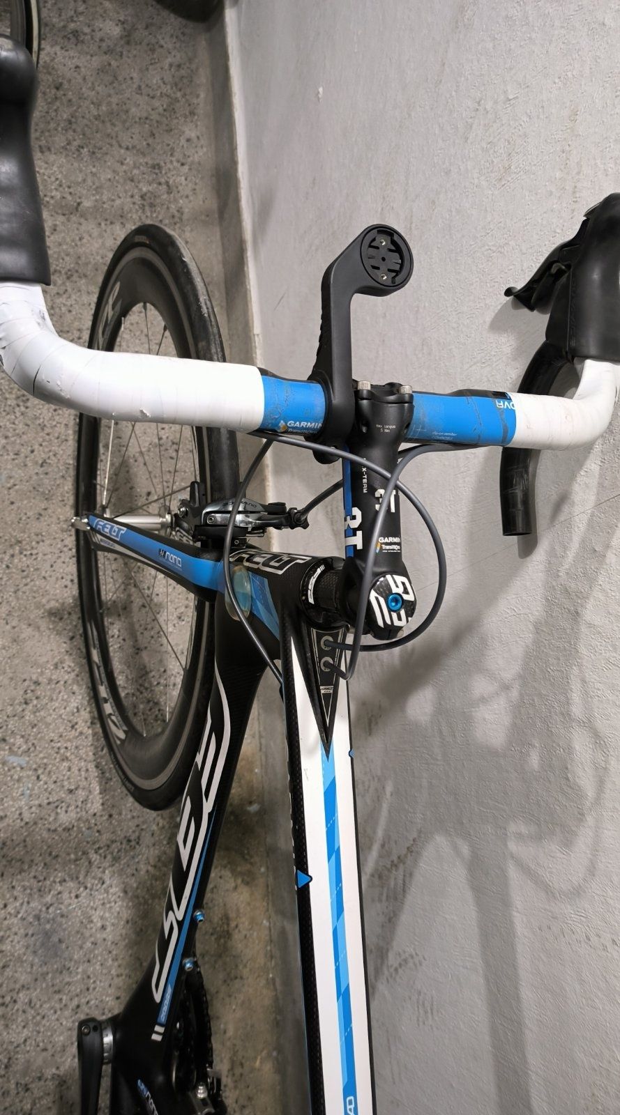 Продавам felt Aero Garmin