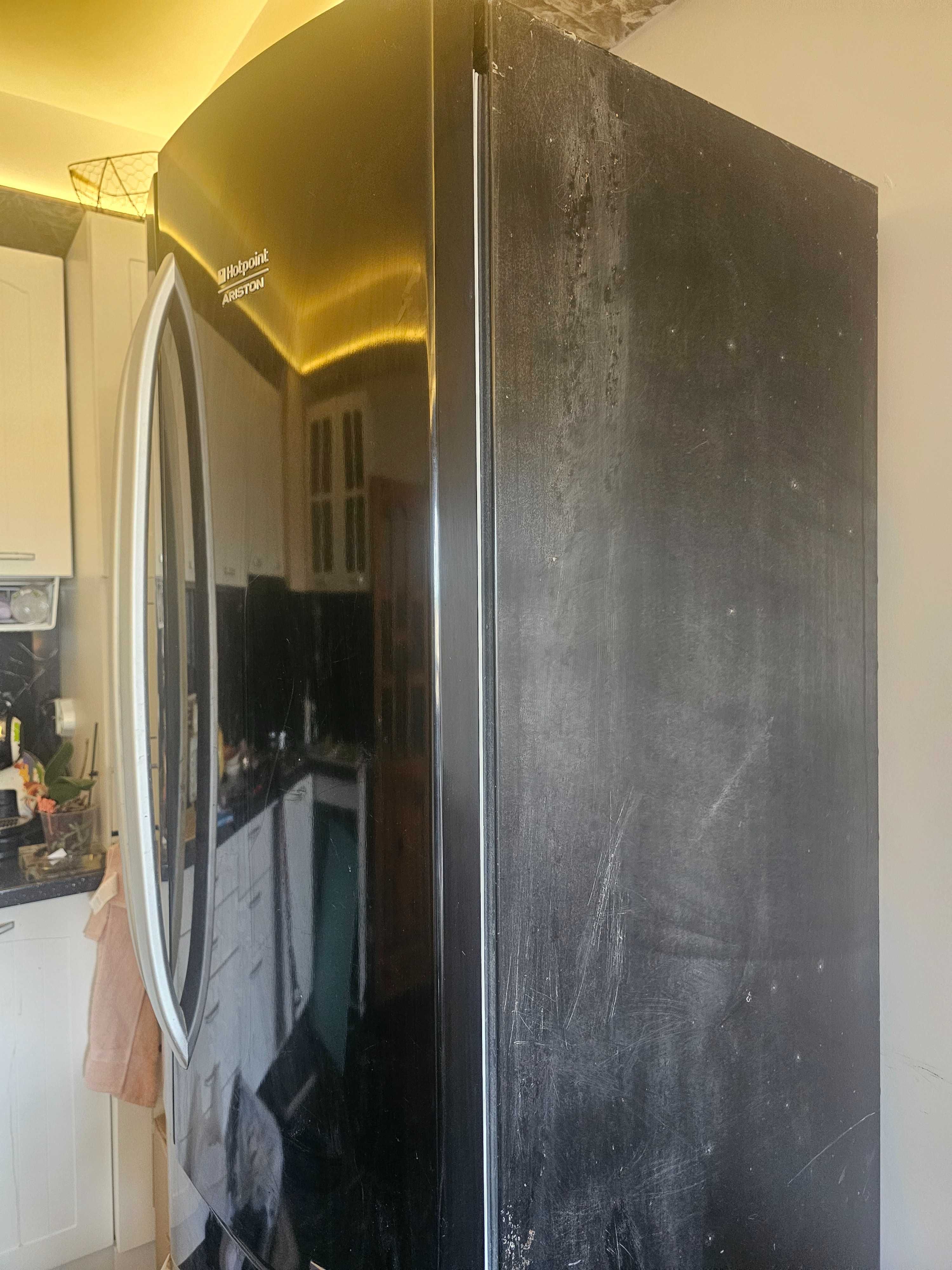 Хладилник с две врати hotpoint