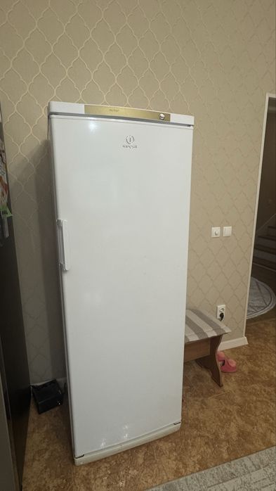 Продам морозильную камеру