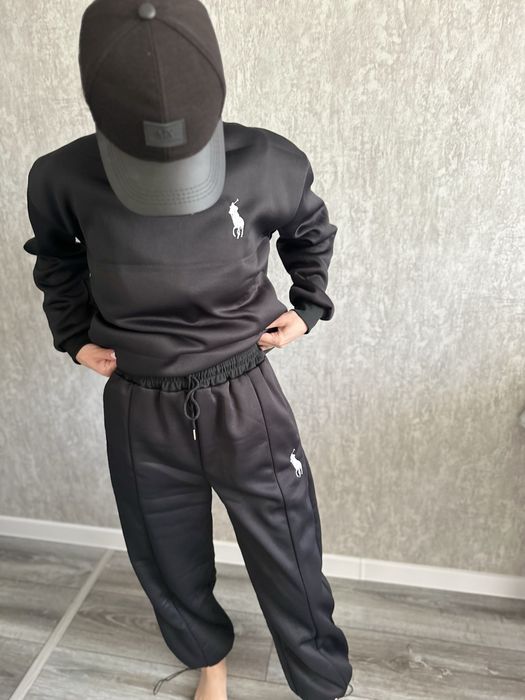 Продам новый спортивный костюм на флисе