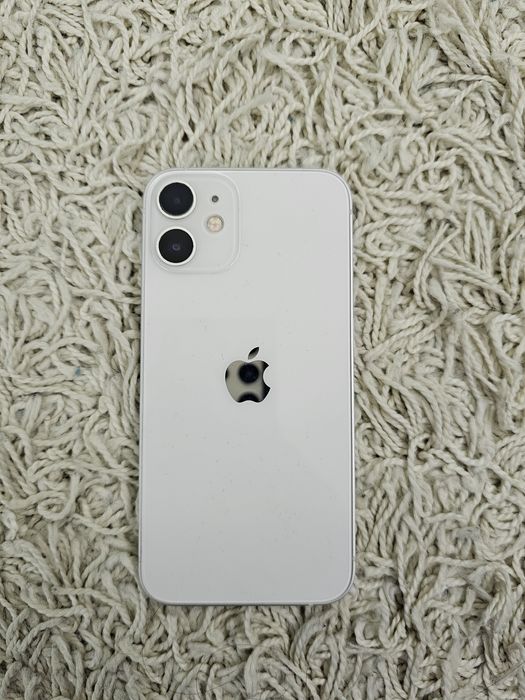 iPhone 12 мини много запазен!